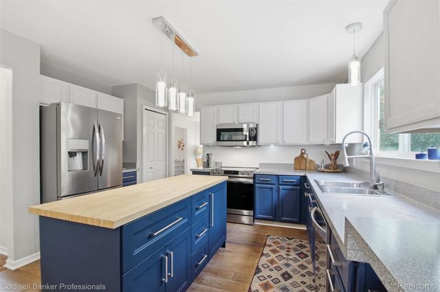 2891 Greenbrooke Lane, West Bloomfield Charter Township, MI 48324