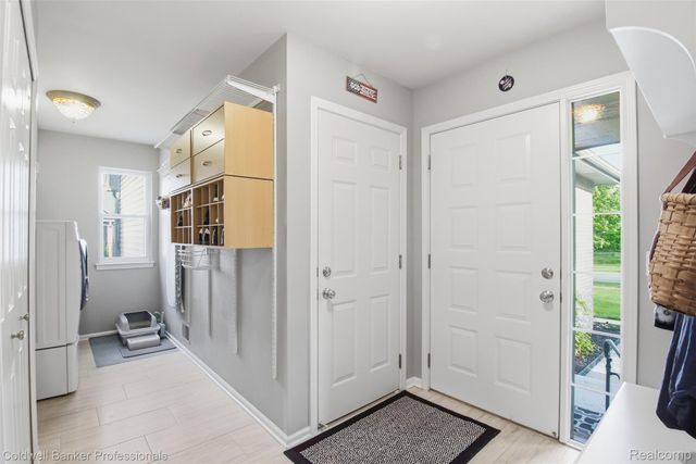 2891 Greenbrooke Lane, West Bloomfield Charter Township, MI 48324