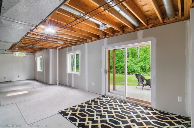 2891 Greenbrooke Lane, West Bloomfield Charter Township, MI 48324