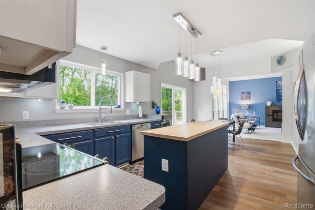 2891 Greenbrooke Lane, West Bloomfield Charter Township, MI 48324