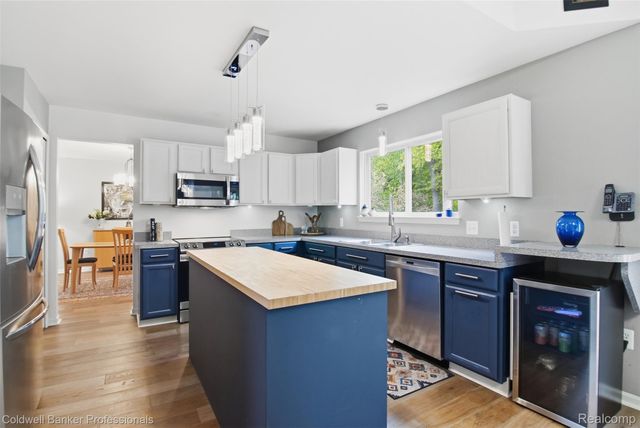2891 Greenbrooke Lane, West Bloomfield Charter Township, MI 48324