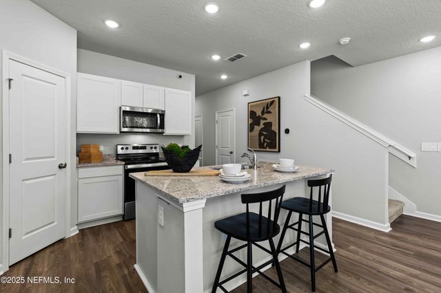 235 BRAZIL NUT Circle, Jacksonville, FL 32218