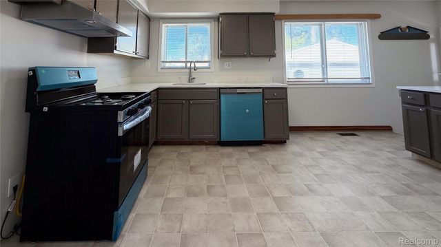 22293 Columbus Avenue, Warren, MI 48089