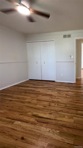 22293 Columbus Avenue, Warren, MI 48089