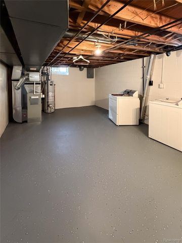 22293 Columbus Avenue, Warren, MI 48089