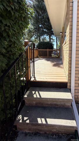 22293 Columbus Avenue, Warren, MI 48089