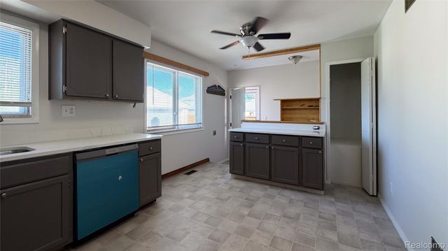 22293 Columbus Avenue, Warren, MI 48089