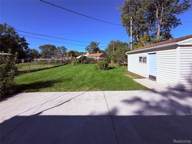 22293 Columbus Avenue, Warren, MI 48089