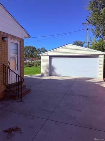 22293 Columbus Avenue, Warren, MI 48089