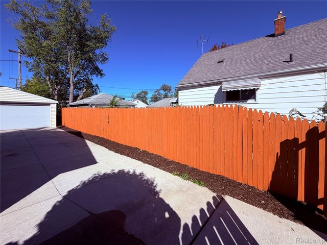22293 Columbus Avenue, Warren, MI 48089
