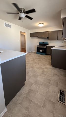 22293 Columbus Avenue, Warren, MI 48089