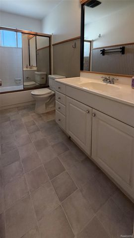 22293 Columbus Avenue, Warren, MI 48089