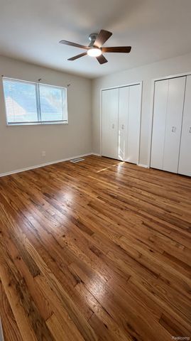 22293 Columbus Avenue, Warren, MI 48089