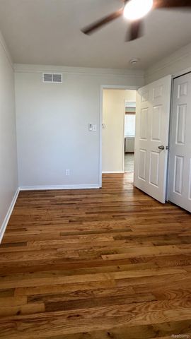 22293 Columbus Avenue, Warren, MI 48089