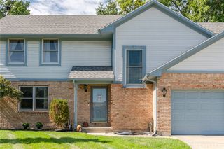 10053 Village Tree Court, Miamisburg, OH 45342