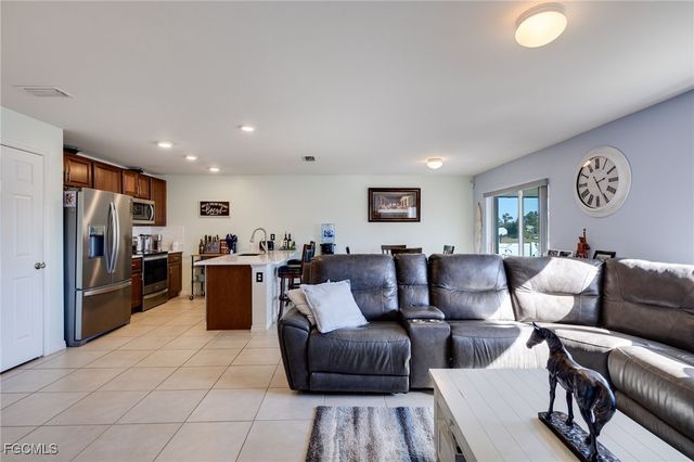 1728 S Gator CIR, Cape Coral, FL 33909