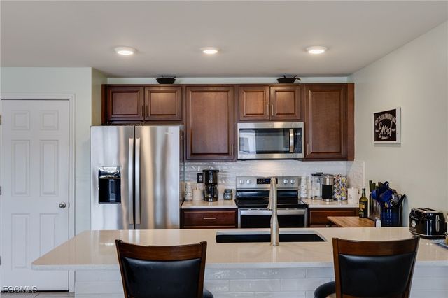 1728 S Gator CIR, Cape Coral, FL 33909