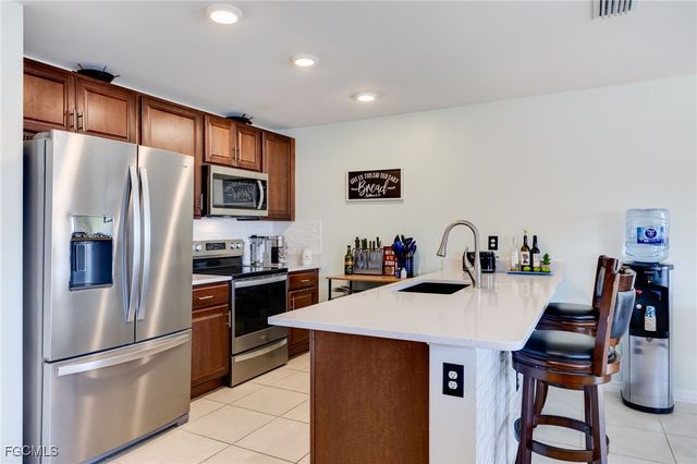 1728 S Gator CIR, Cape Coral, FL 33909