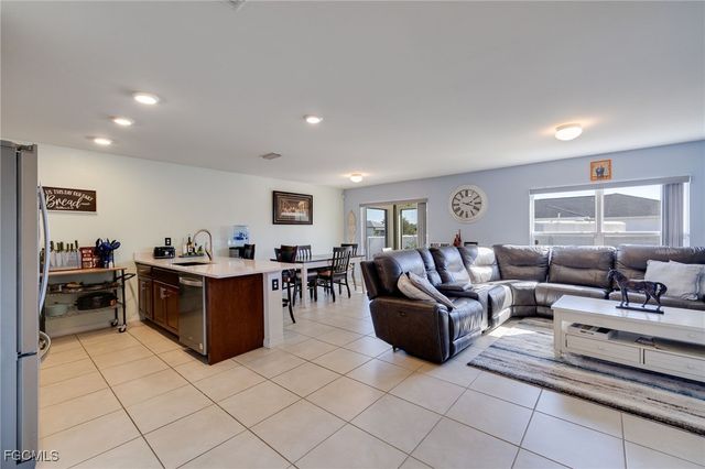 1728 S Gator CIR, Cape Coral, FL 33909