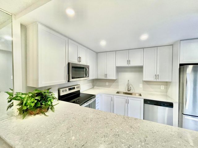 825 CENTER Street 8A, Jupiter, FL 33458