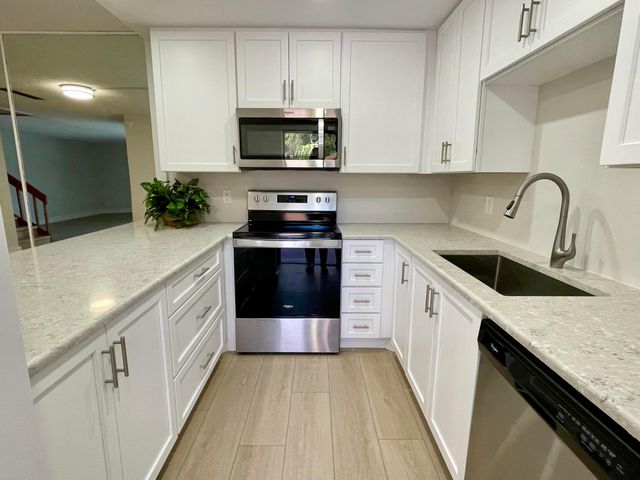 825 CENTER Street 8A, Jupiter, FL 33458