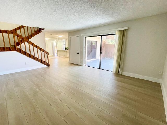 825 CENTER Street 8A, Jupiter, FL 33458