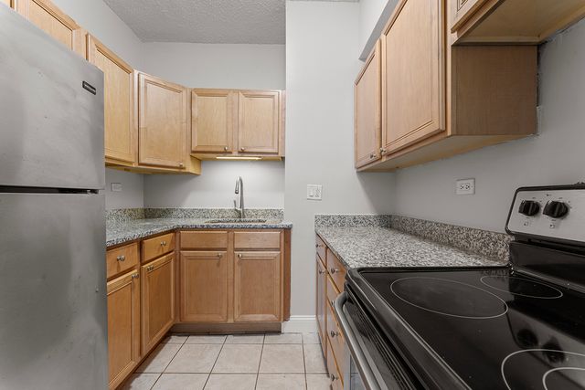 4520 N Clarendon Avenue 403, Chicago, IL 60640