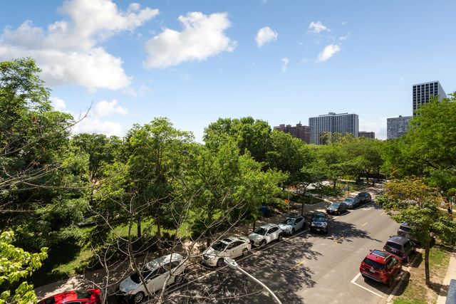 4520 N Clarendon Avenue 403, Chicago, IL 60640