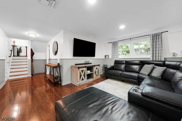 73 Seminole Ave, Wayne Twp., NJ 07470