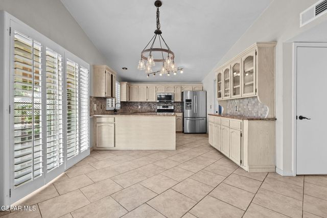 6641 GRAND RIDGE Drive, El Paso, TX 79912