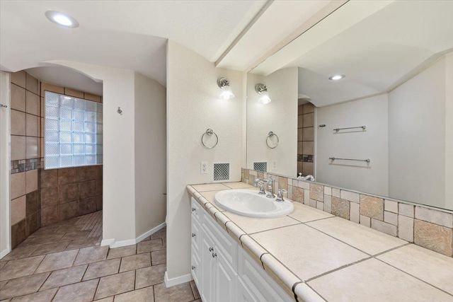 5320 W Woodview Ct, Spokane, WA 99208