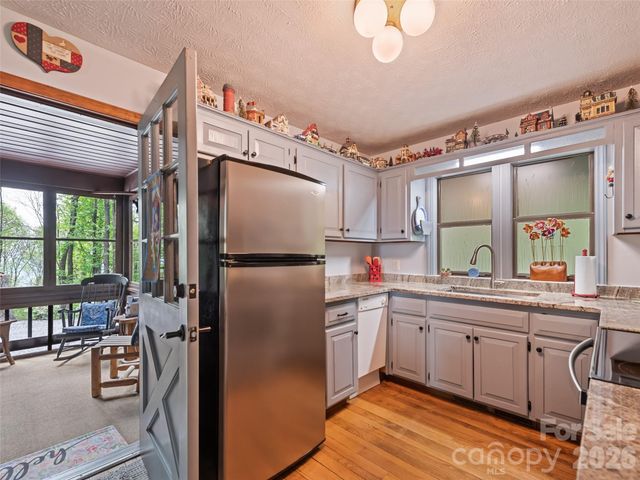 2863 Heath Peak Road, Waynesville, NC 28785