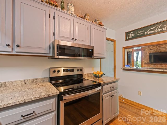 2863 Heath Peak Road, Waynesville, NC 28785