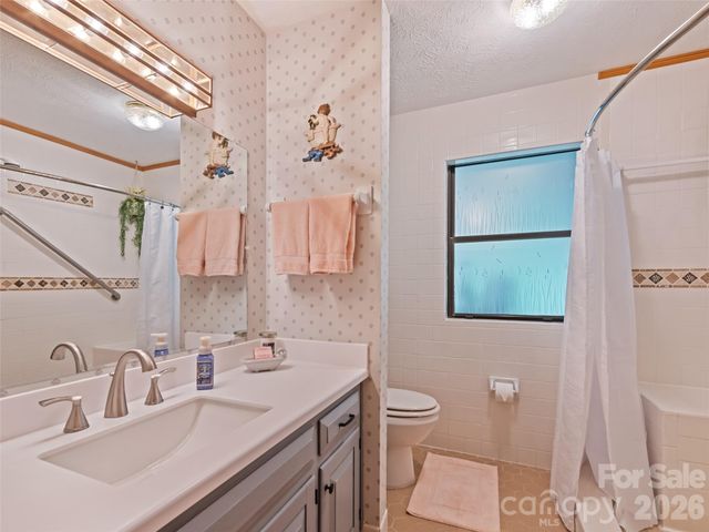 2863 Heath Peak Road, Waynesville, NC 28785