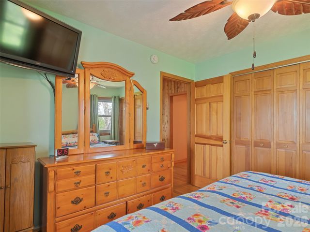 2863 Heath Peak Road, Waynesville, NC 28785