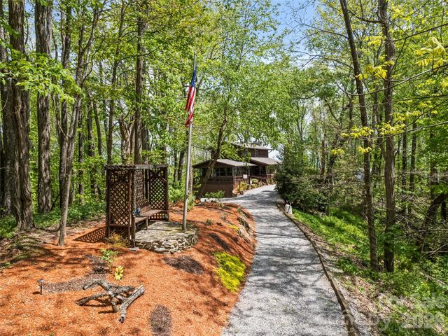 2863 Heath Peak Road, Waynesville, NC 28785