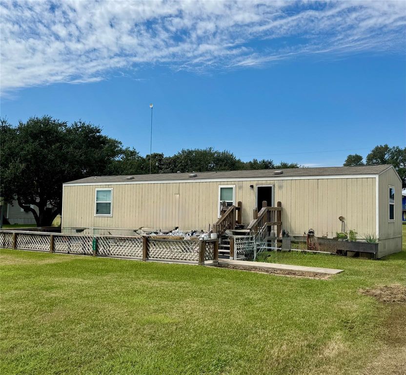 1535 Bayview Drive, Palacios, TX 77465