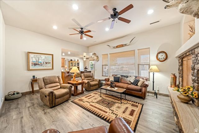 1112 W SAPPHIRE, Diamond Valley, UT 84770