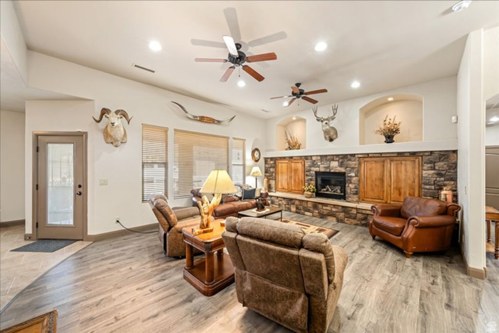 Image 11 of property listing at 1112 W SAPPHIRE, Diamond Valley, UT 84770