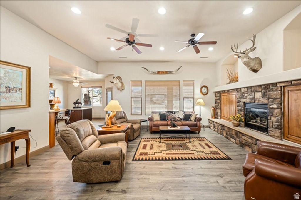 Image 12 of property listing at 1112 W SAPPHIRE, Diamond Valley, UT 84770