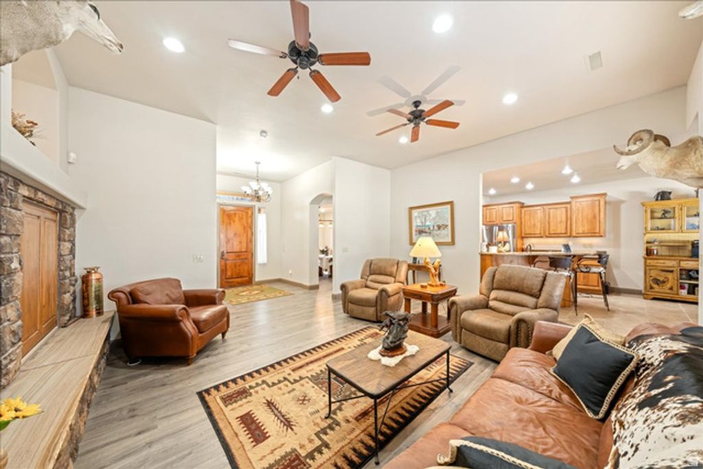 Image 14 of property listing at 1112 W SAPPHIRE, Diamond Valley, UT 84770