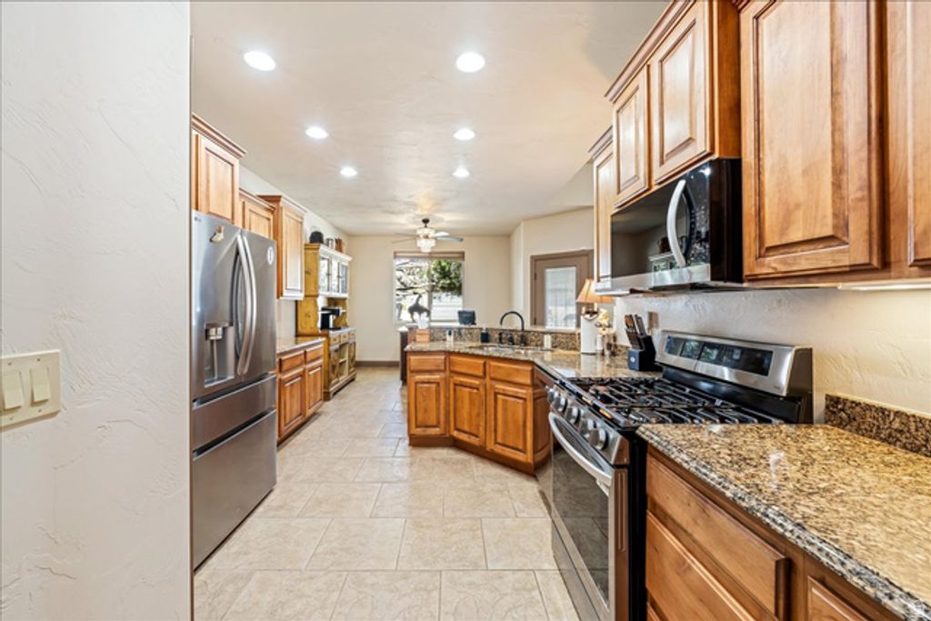 Image 16 of property listing at 1112 W SAPPHIRE, Diamond Valley, UT 84770