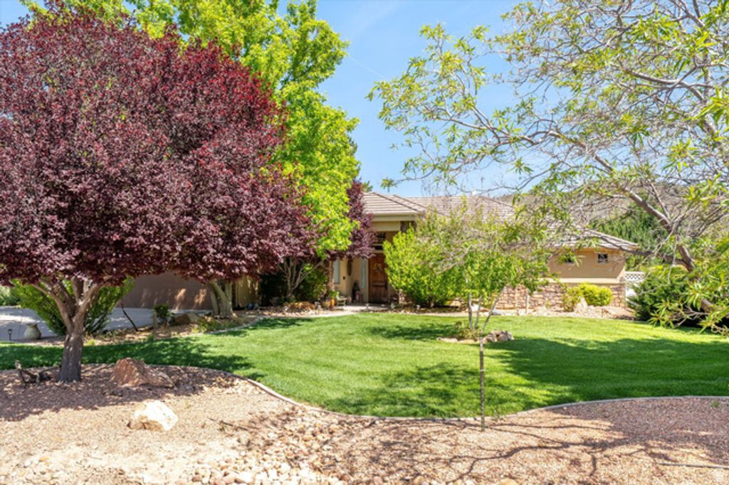 Image 3 of property listing at 1112 W SAPPHIRE, Diamond Valley, UT 84770