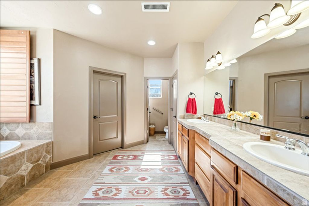 Image 29 of property listing at 1112 W SAPPHIRE, Diamond Valley, UT 84770
