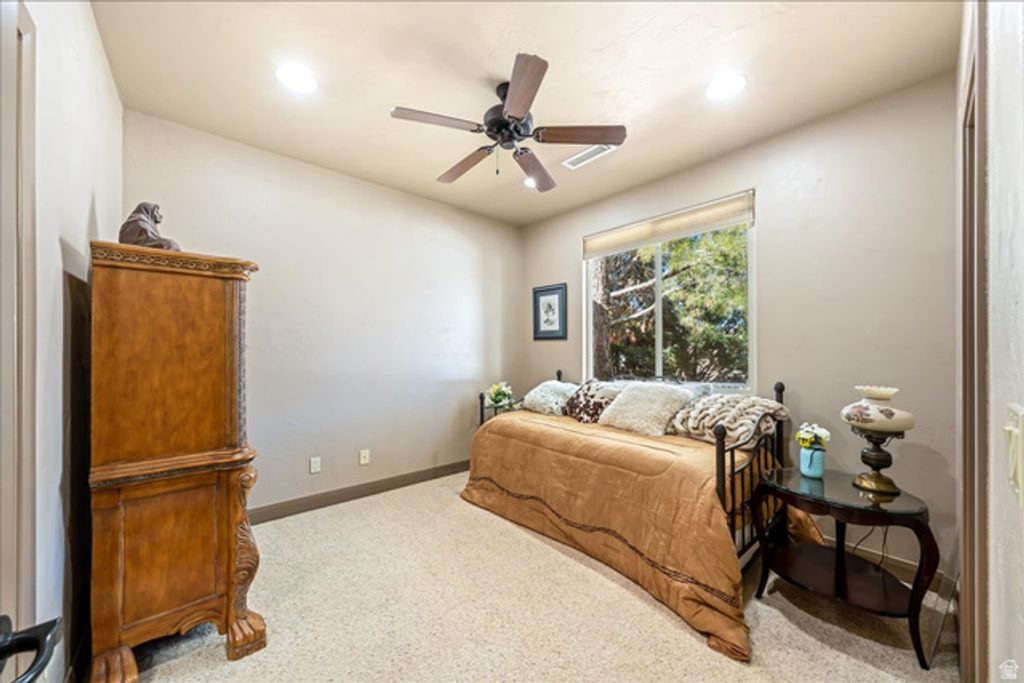 Image 40 of property listing at 1112 W SAPPHIRE, Diamond Valley, UT 84770