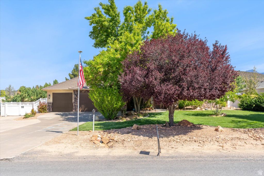Image 5 of property listing at 1112 W SAPPHIRE, Diamond Valley, UT 84770
