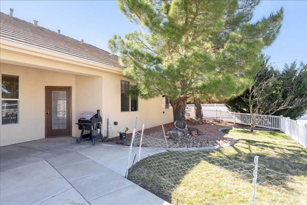 Image 50 of property listing at 1112 W SAPPHIRE, Diamond Valley, UT 84770