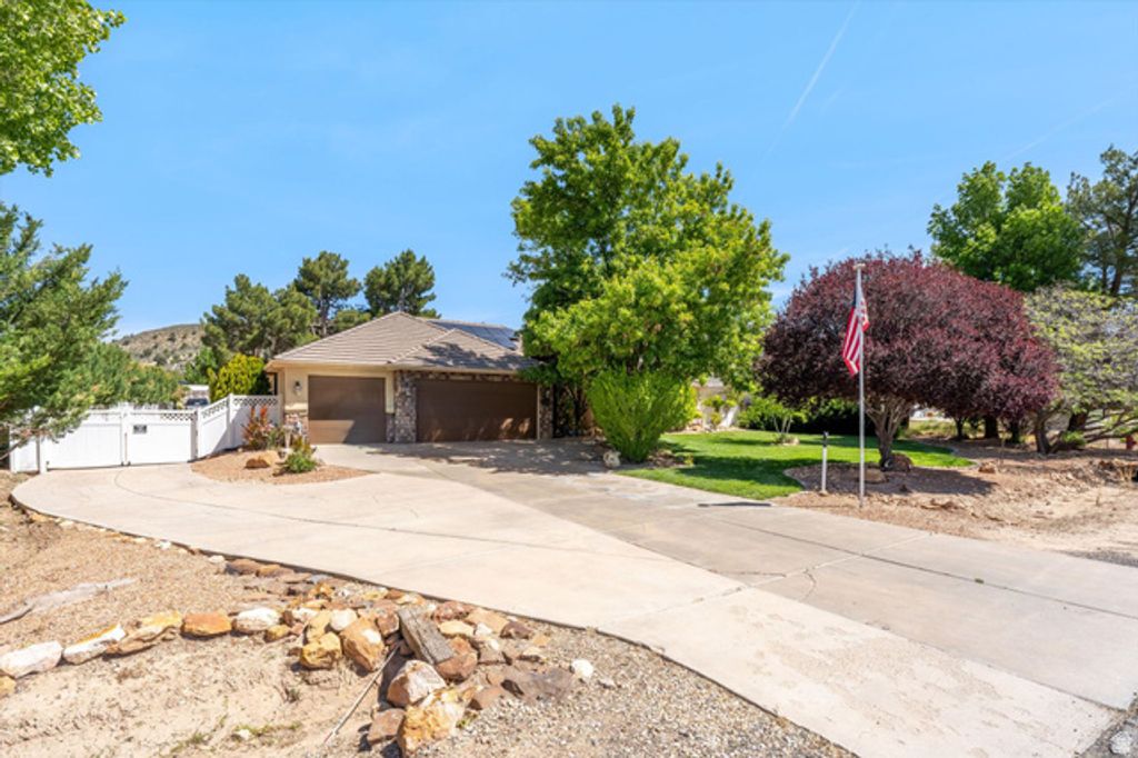 Image 6 of property listing at 1112 W SAPPHIRE, Diamond Valley, UT 84770