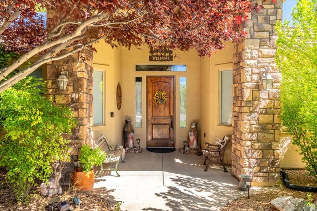 Image 7 of property listing at 1112 W SAPPHIRE, Diamond Valley, UT 84770