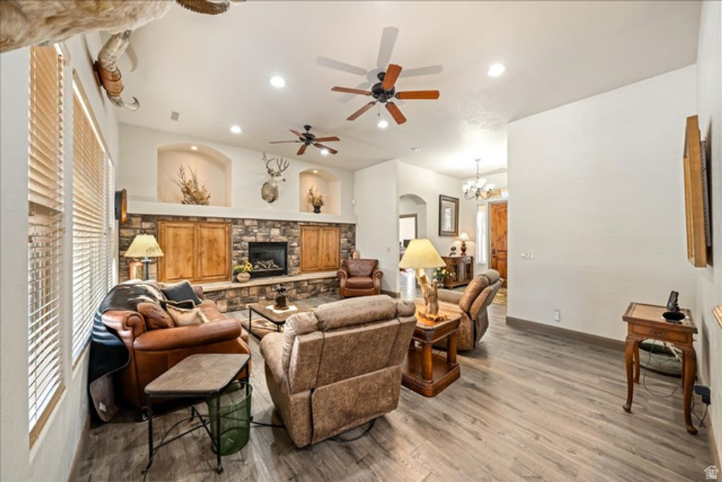 Image 10 of property listing at 1112 W SAPPHIRE, Diamond Valley, UT 84770